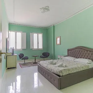 Spacious Three Bedroom On The Arno , Firenze Italia